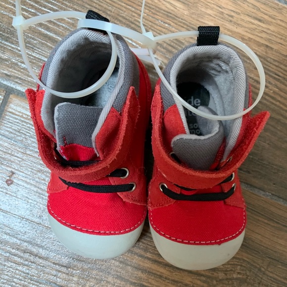 red stride rite shoes